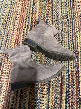 Stuart Weitzman Gray Suede Kids Ankle Boots with Side Zip